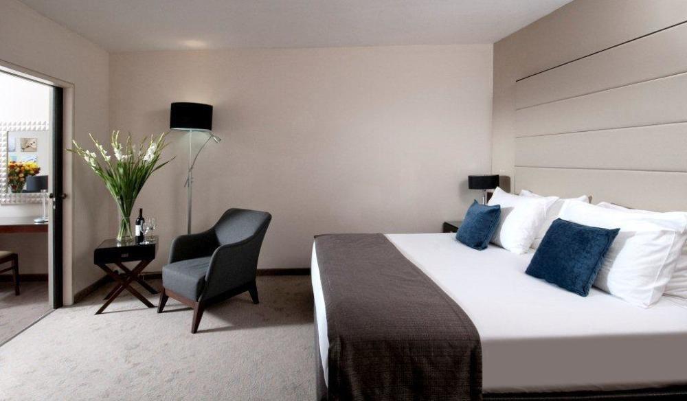 Vert Hotel Eilat By Afi Hotels ภายนอก รูปภาพ A room at the hotel