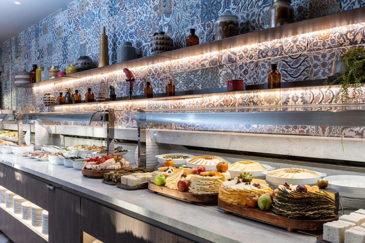 Vert Hotel Eilat By Afi Hotels ภายนอก รูปภาพ The buffet at the restaurant