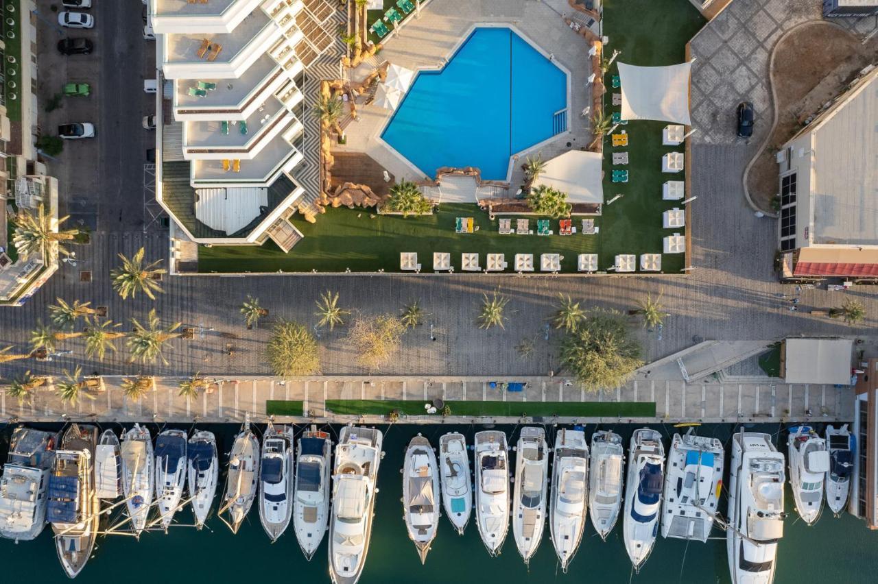 Vert Hotel Eilat By Afi Hotels ภายนอก รูปภาพ Aerial view of the pool at the Marina